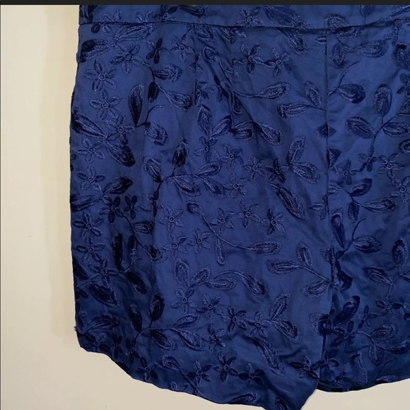 WHITE HOUSE BLACK MARKET Blue Short Embroidered 14 - Picture 7 of 13